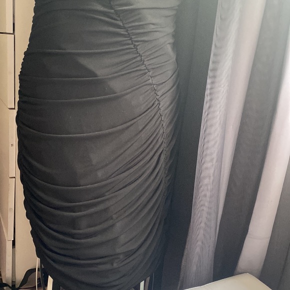 Beautiful ruffle detail. Asymmetric . Black - Picture 2 of 3